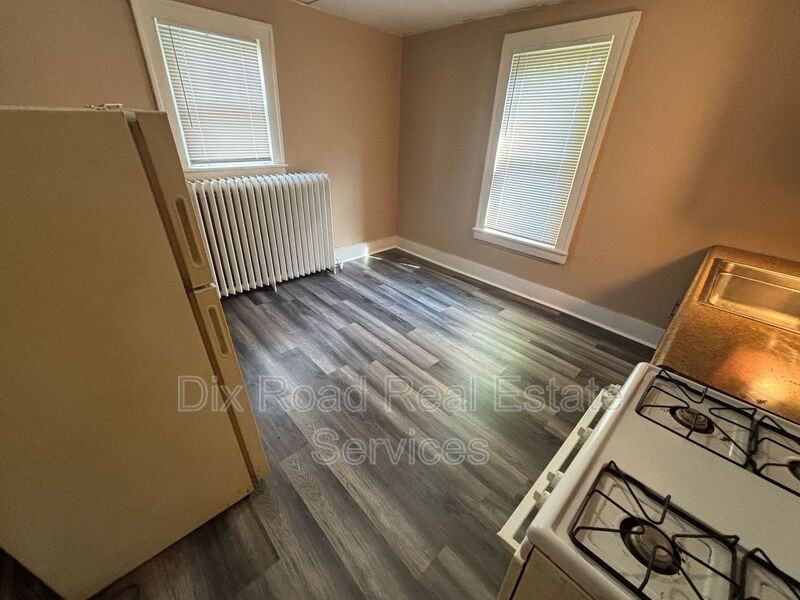 2652 Benninghofen Ave #7-1stFL - Photo 6 of 12