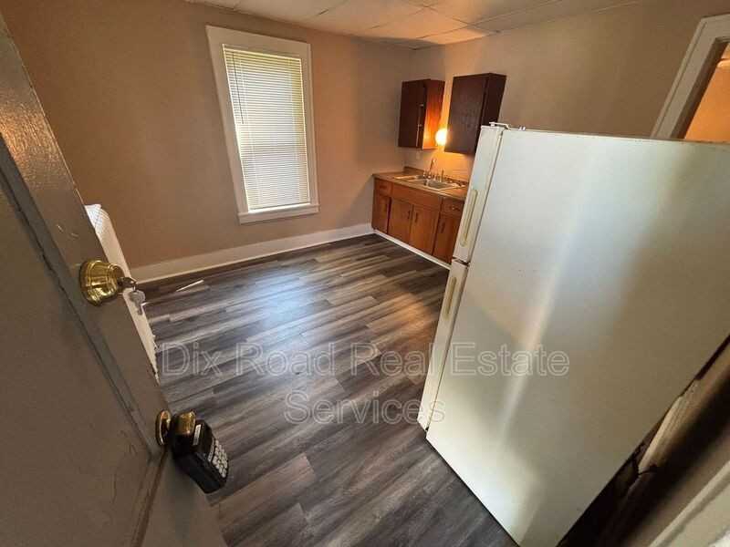 2652 Benninghofen Ave #7-1stFL - Photo 7 of 12