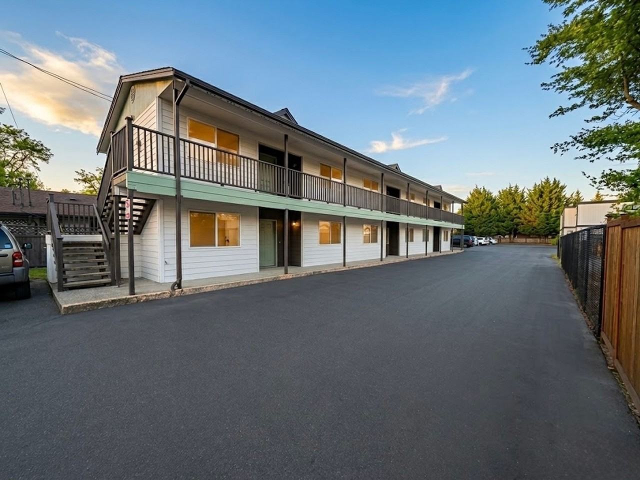 Colonial - Photo 2 of 9