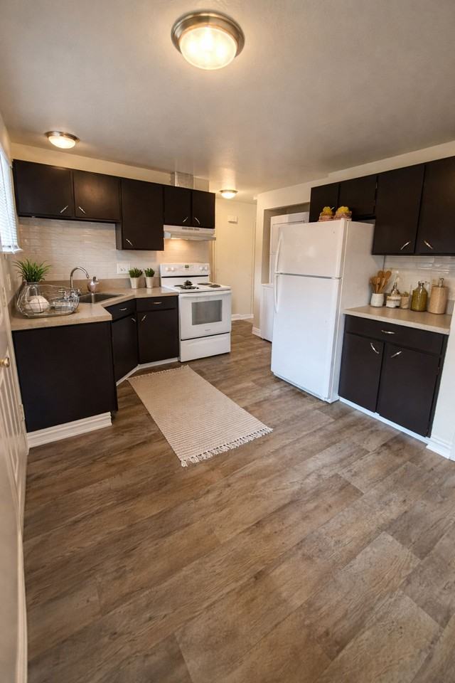 Colonial - Photo 6 of 9