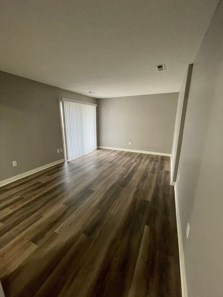 Maple Apartments - Photo 2 of 8