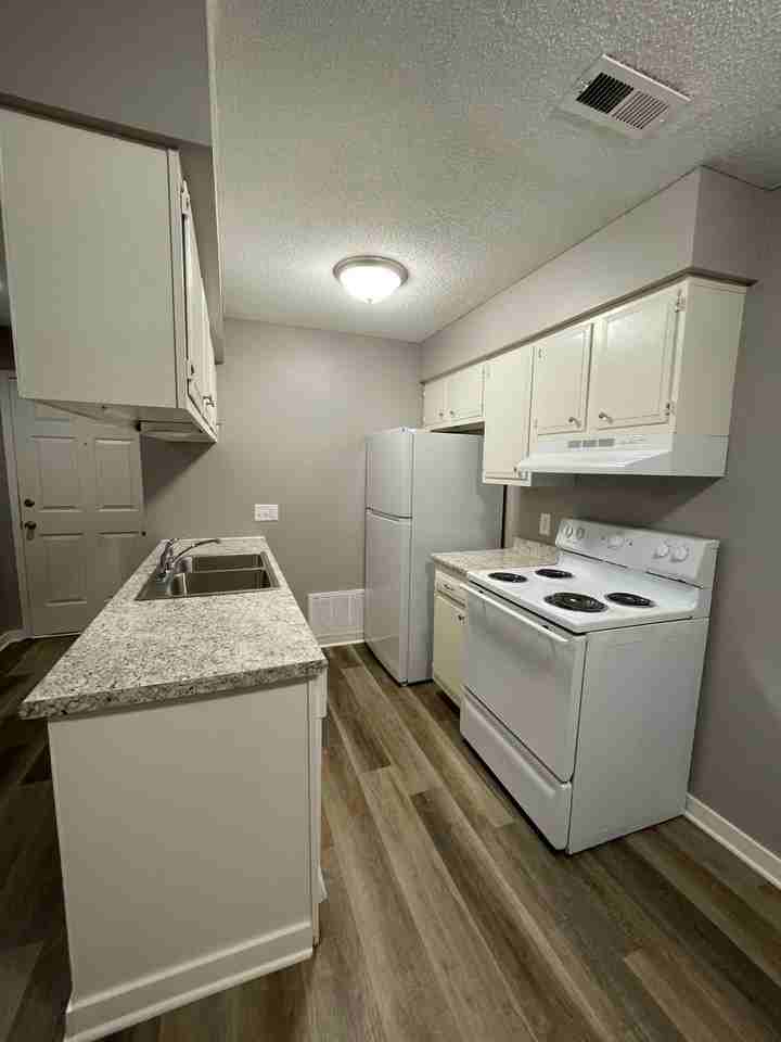 Maple Apartments - Photo 4 of 8