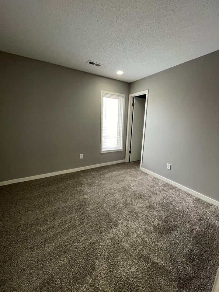 Maple Apartments - Photo 6 of 8