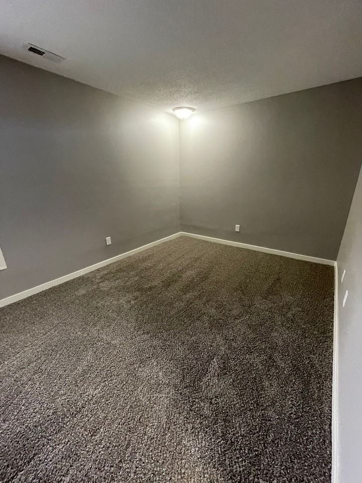 Maple Apartments - Photo 7 of 8