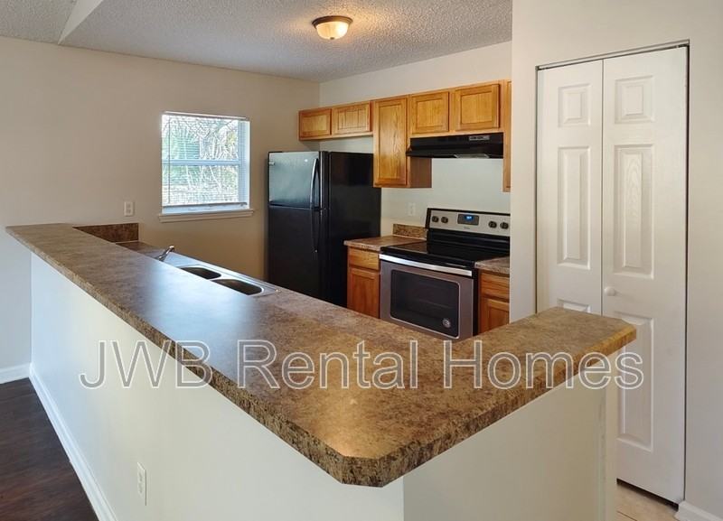 4505 Gilbert St - Photo 2 of 14