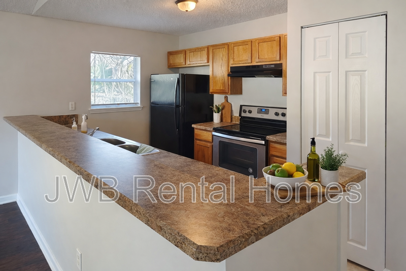 4505 Gilbert St - Photo 3 of 14