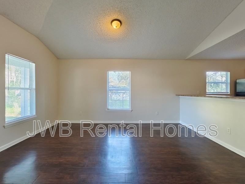 4505 Gilbert St - Photo 4 of 14