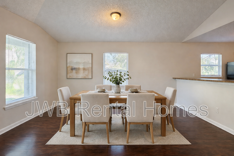 4505 Gilbert St - Photo 5 of 14