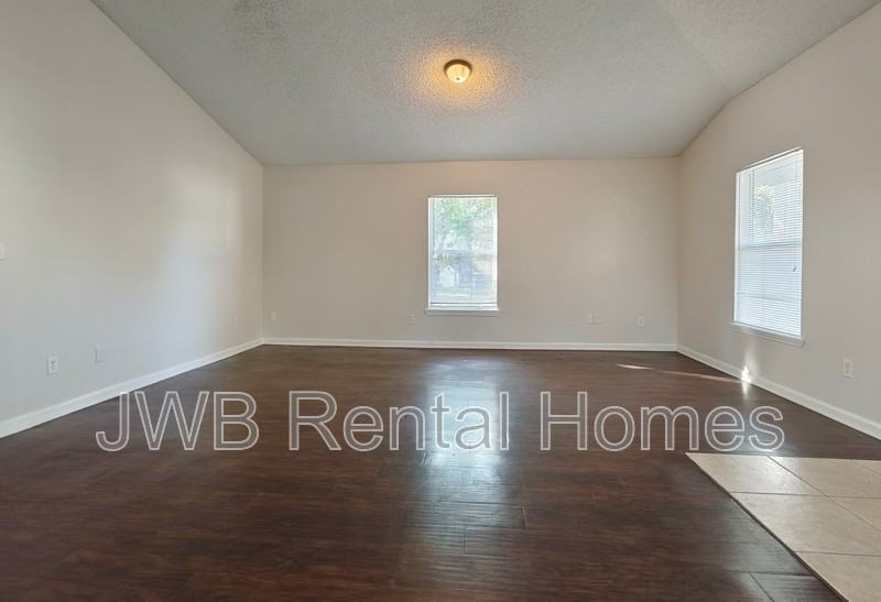 4505 Gilbert St - Photo 6 of 14