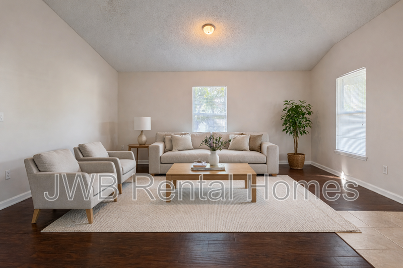 4505 Gilbert St - Photo 7 of 14