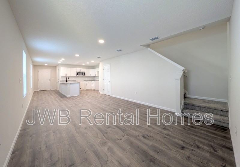 7915 Eaton Ave - Photo 4 of 21