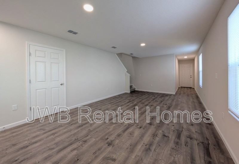 7915 Eaton Ave - Photo 5 of 21