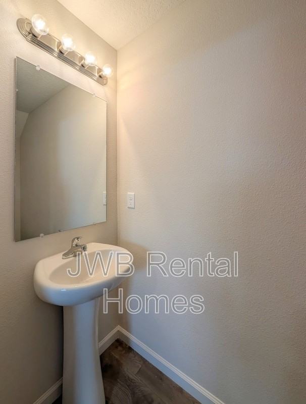 7915 Eaton Ave - Photo 6 of 21