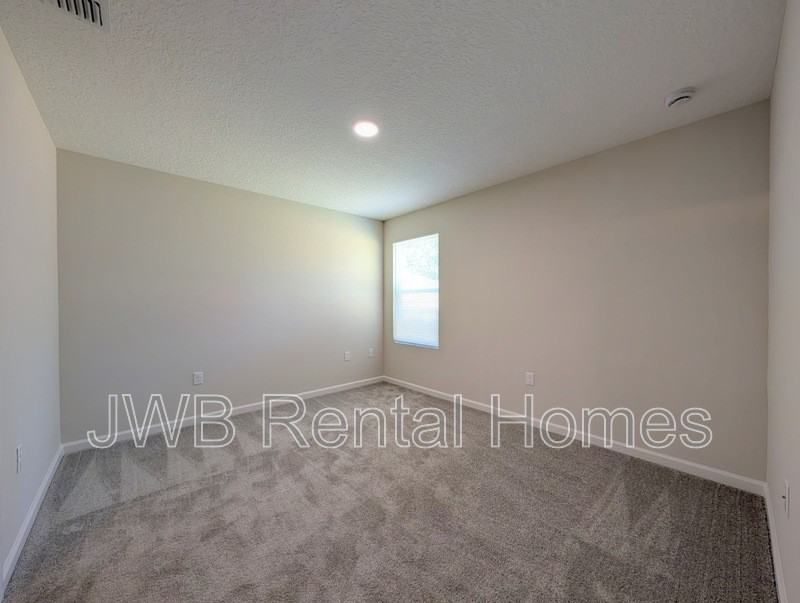 7915 Eaton Ave - Photo 7 of 21