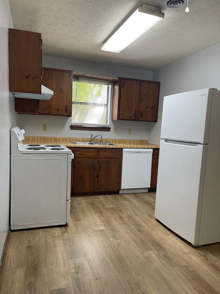 137 Christy Ct - Photo 3 of 13