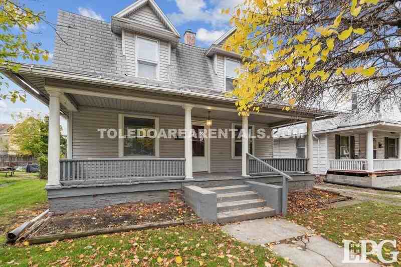 2907 Rockwood Pl - Photo 2 of 20