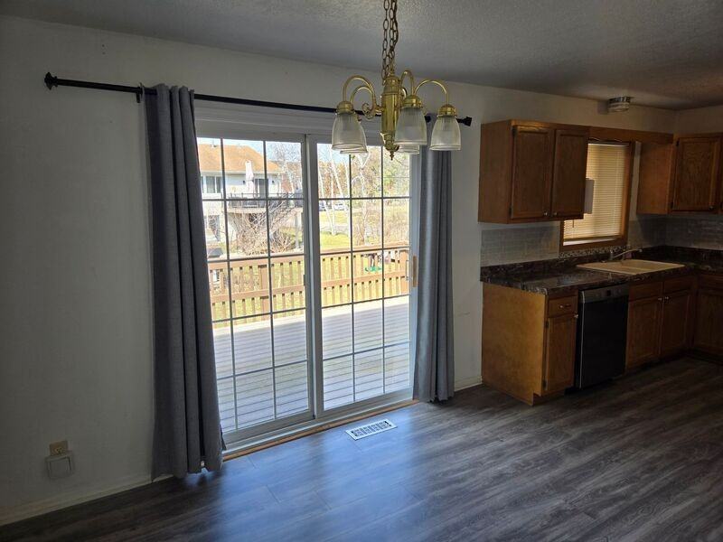 7441 Brunswick Ave N - Photo 7 of 17