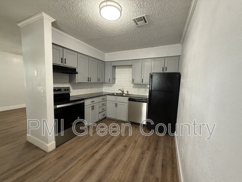 809 Park St - Photo 5 of 12