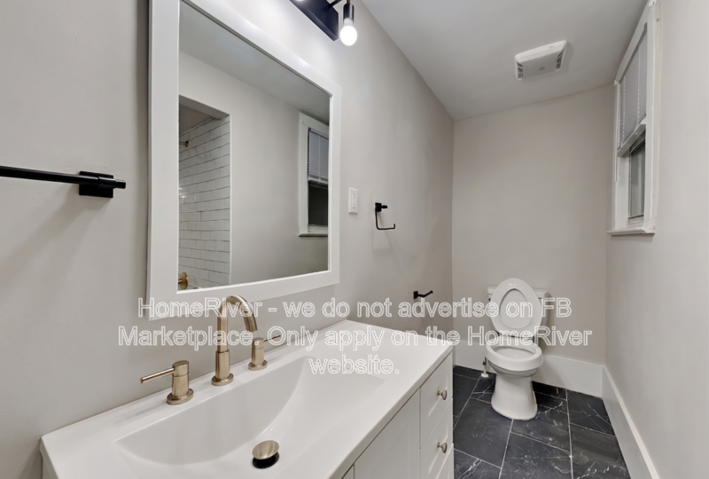 720 E 3rd St - Photo 5 of 12