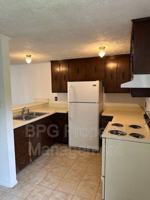 123 Circle Dr #15 - Photo 3 of 13