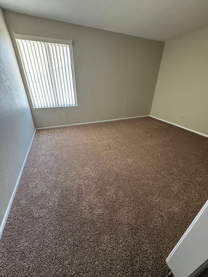 Move in Special 2 Weeks Rent Free, Beautiful, Newly Renovated in Santa Clarita, CA. - Photo 4 of 40