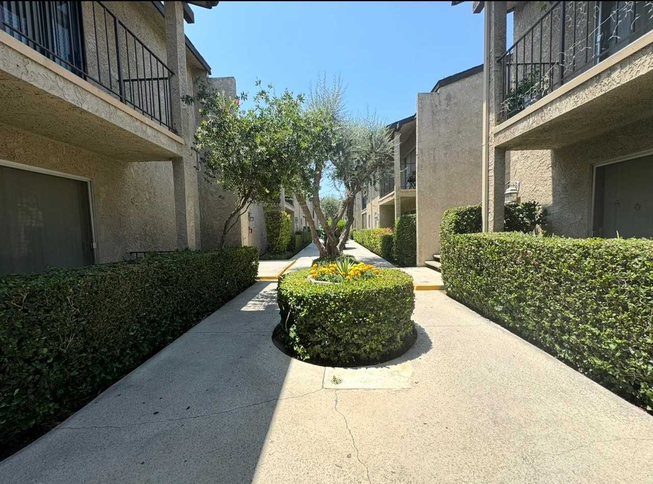 Move in Special 2 Weeks Rent Free, Beautiful, Newly Renovated in Santa Clarita, CA. - Photo 7 of 40