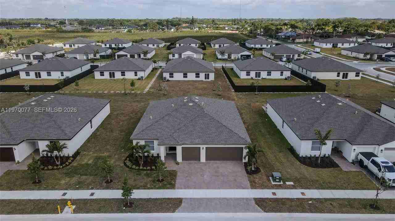 17431 Southwest 286th Street - Photo 4 of 33