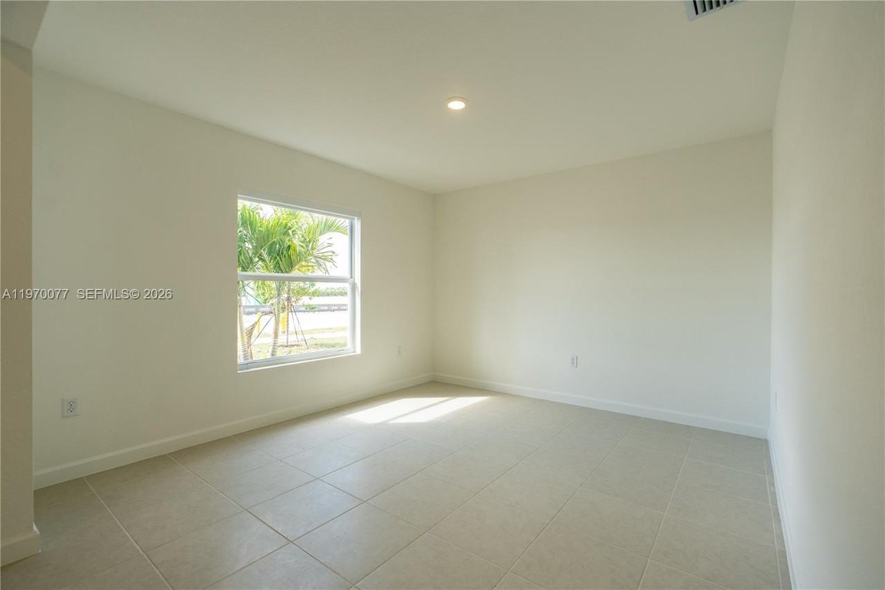17431 Southwest 286th Street - Photo 5 of 33
