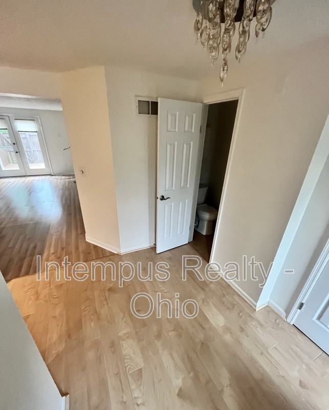 2071 Stratford Ct - Photo 3 of 43