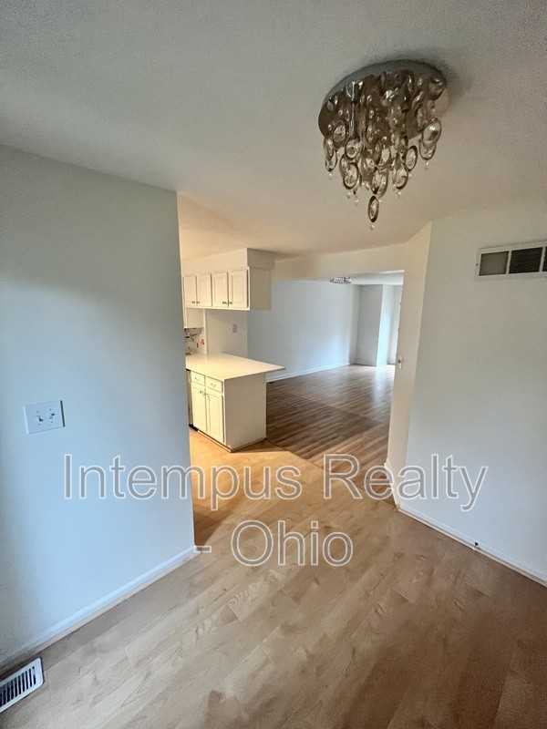 2071 Stratford Ct - Photo 4 of 43