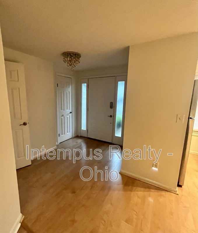 2071 Stratford Ct - Photo 6 of 43