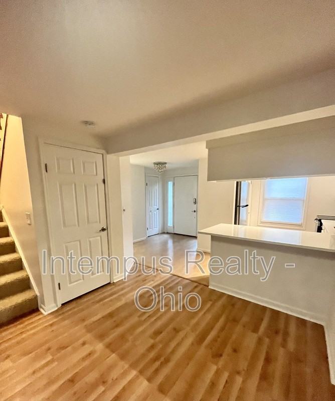 2071 Stratford Ct - Photo 7 of 43