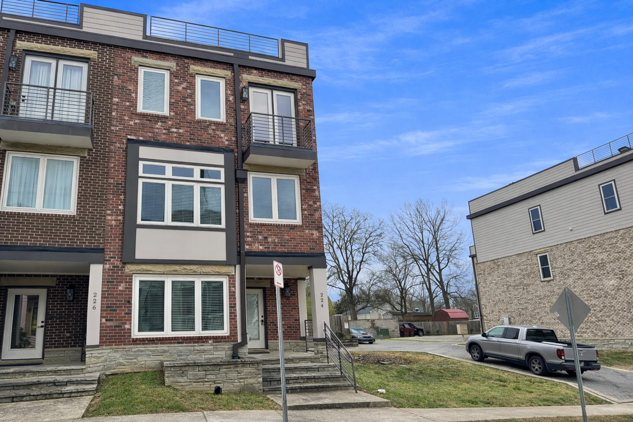 224 22nd St - Photo 4 of 45