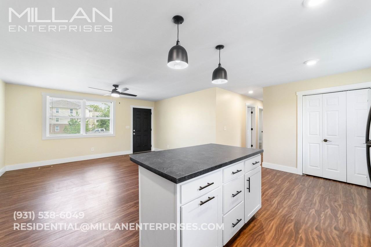 736 Lafayette Rd - Photo 6 of 26