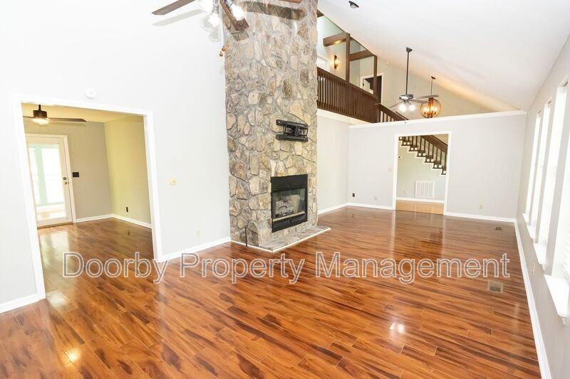 6114 Sasha Ln - Photo 4 of 28