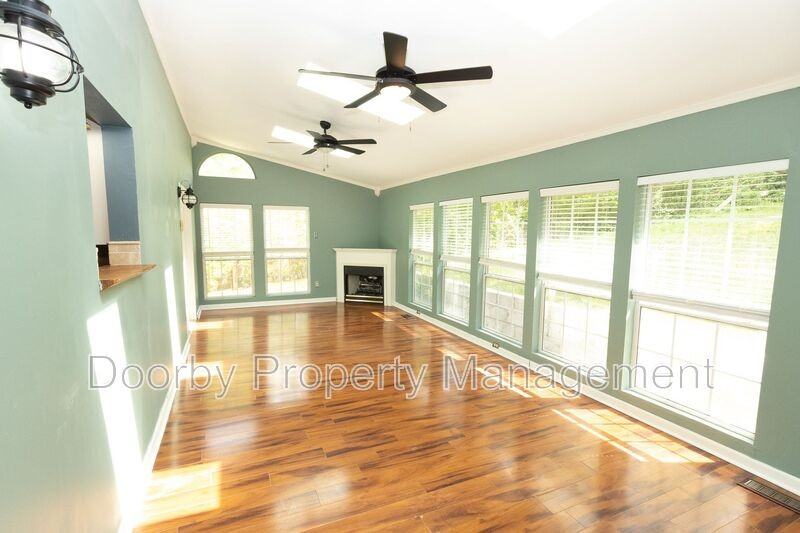 6114 Sasha Ln - Photo 5 of 28