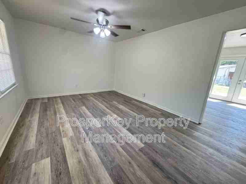 5004 Kingston Dr - Photo 3 of 13