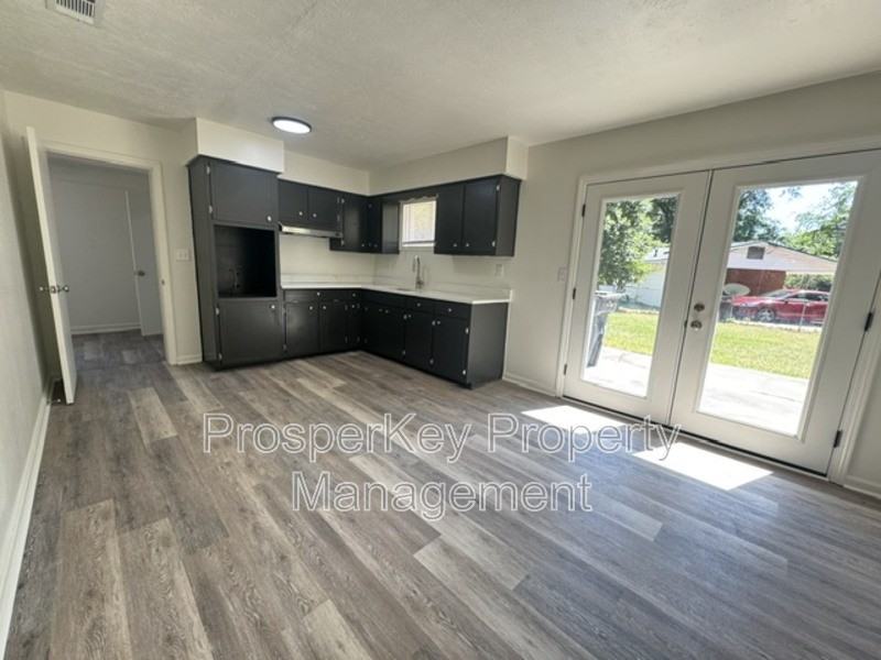 5004 Kingston Dr - Photo 4 of 13