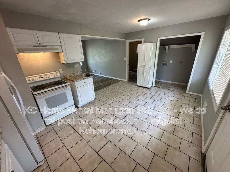 10812 Newton Ave - Photo 4 of 29