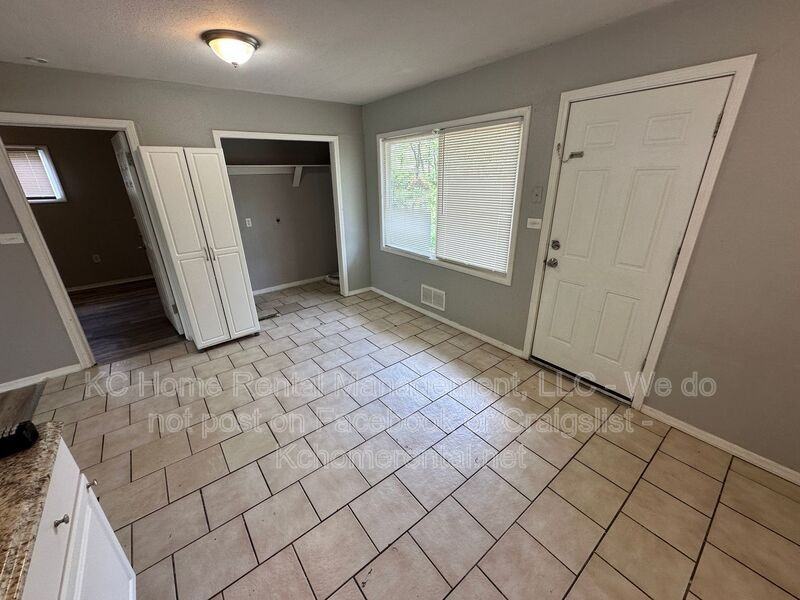 10812 Newton Ave - Photo 6 of 29