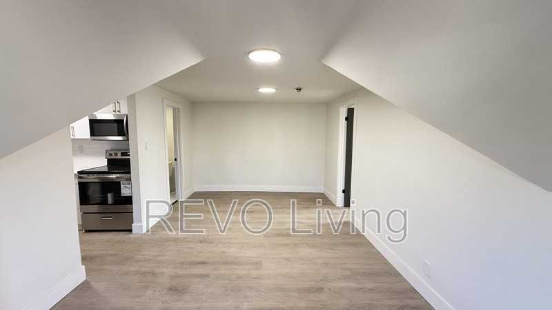 4585 Ryerson Cres #3 - Photo 4 of 13