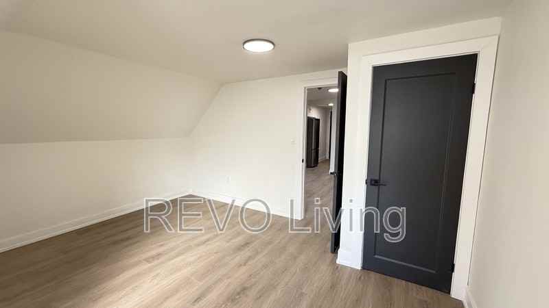 4585 Ryerson Cres #3 - Photo 6 of 13