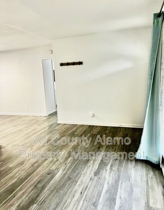 4923 Creekmoor Dr - Photo 2 of 17