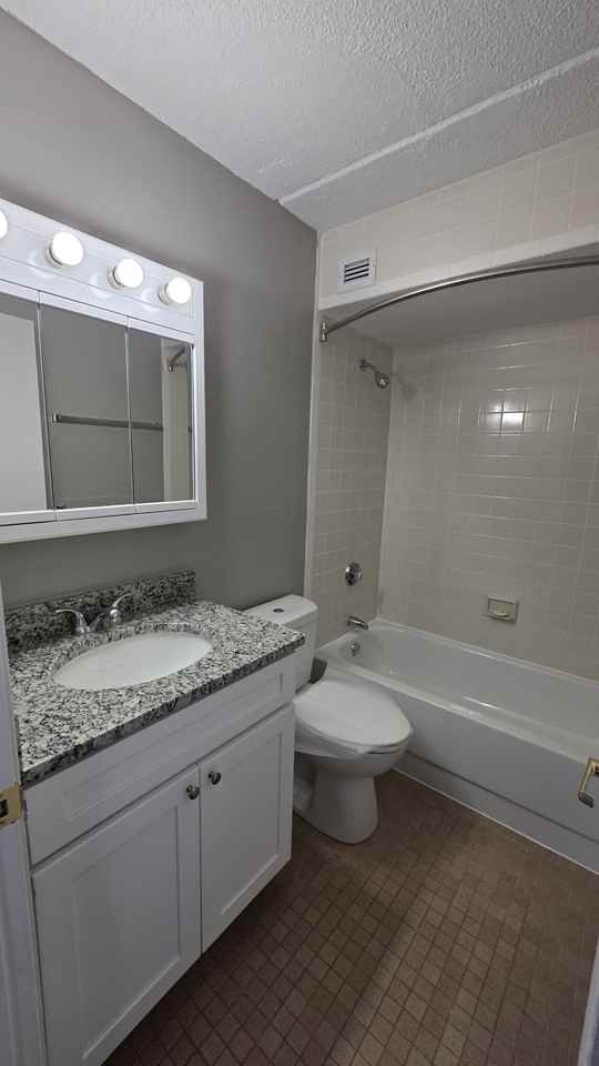 50 Harbor Point Blvd #210 - Photo 7 of 8