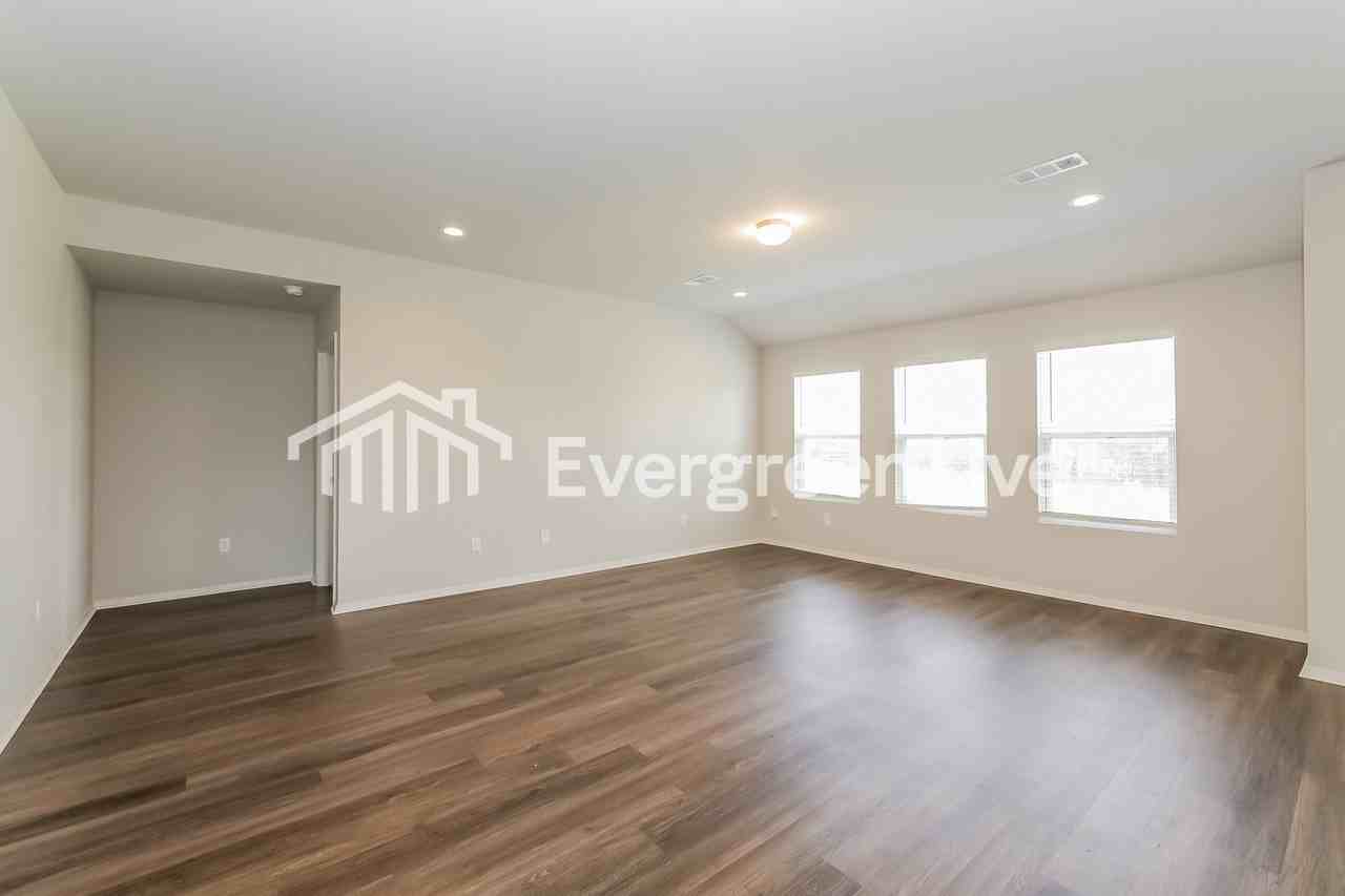 5421 Yukon Dr - Photo 3 of 15