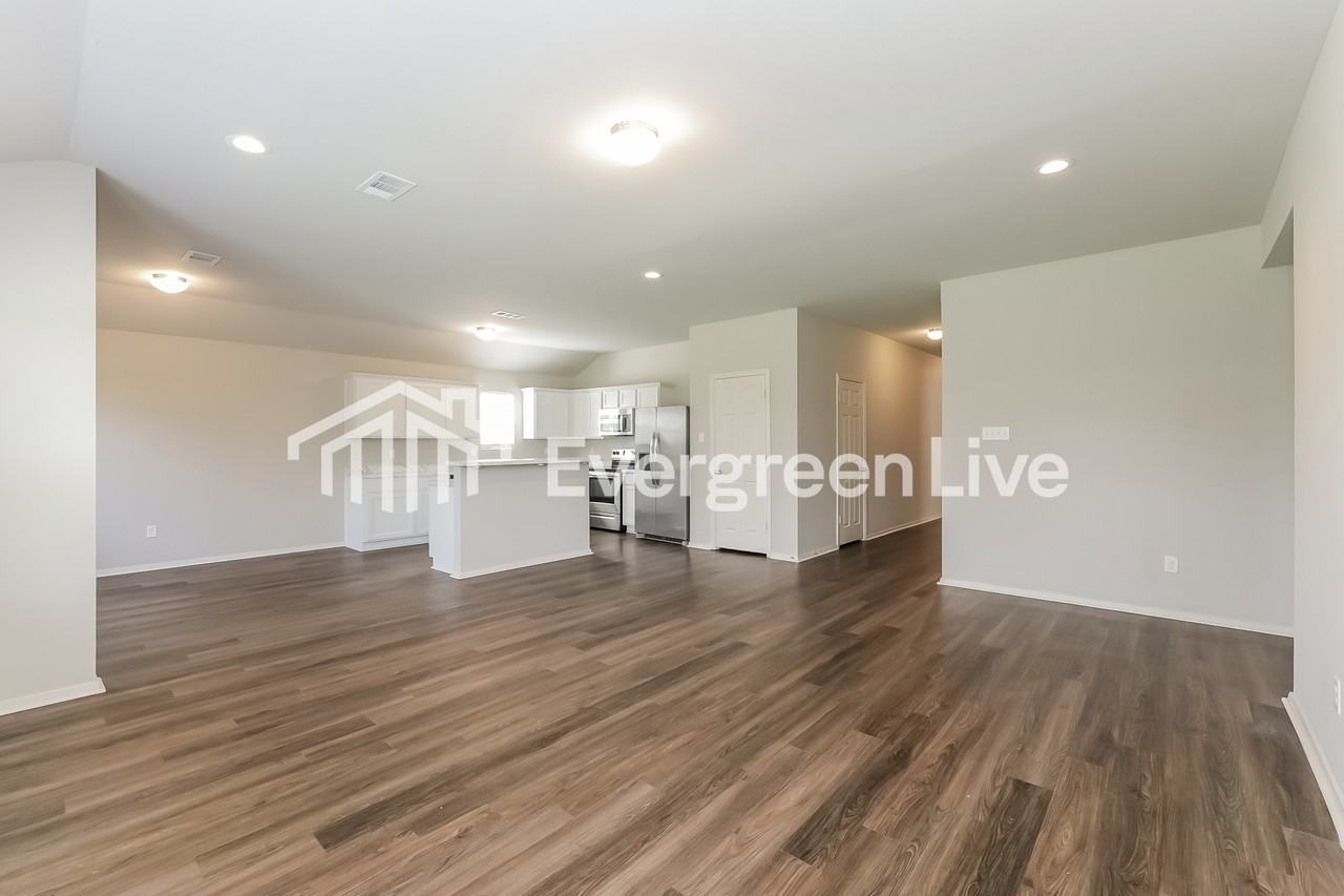 5421 Yukon Dr - Photo 4 of 15