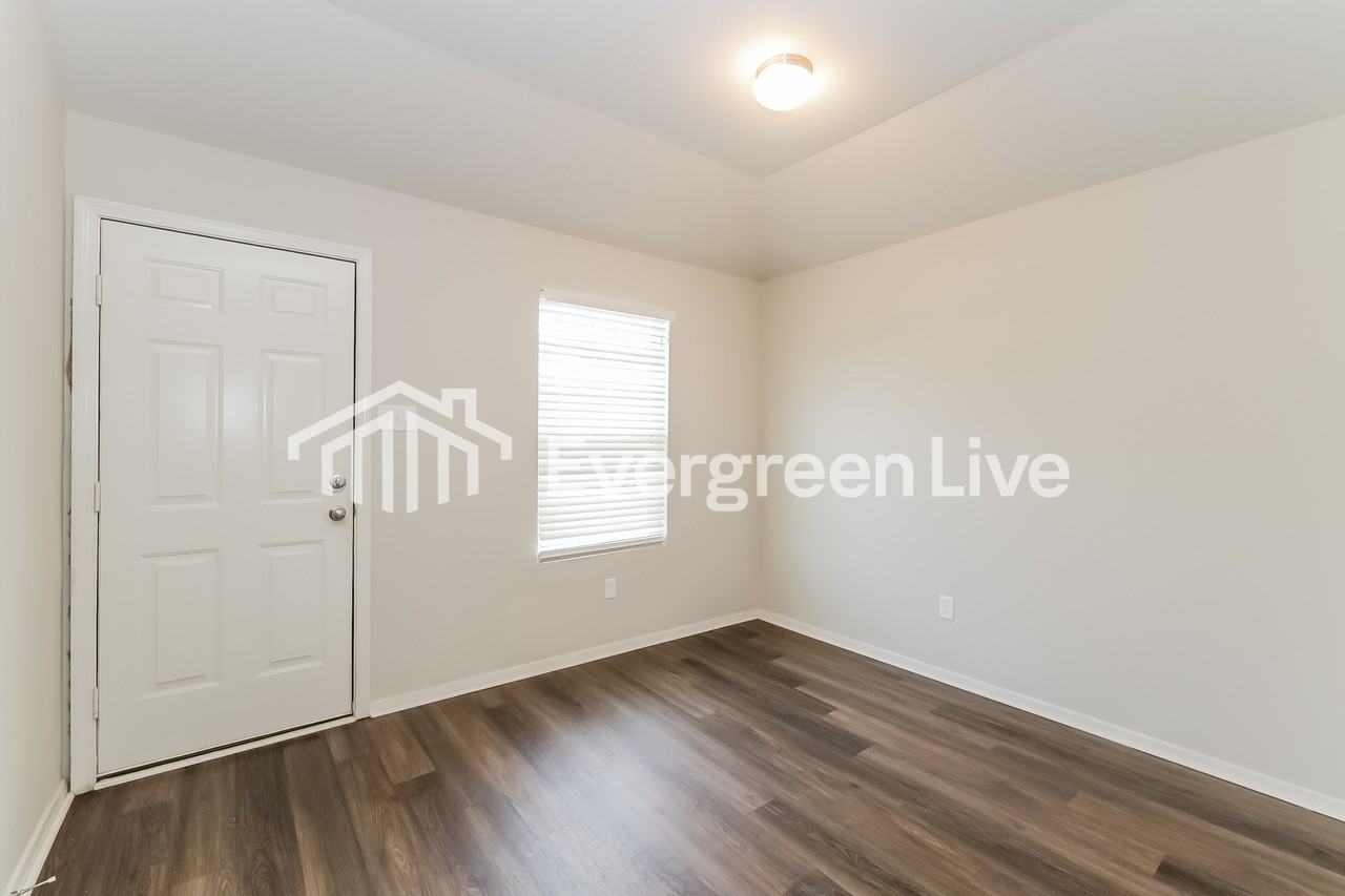 5421 Yukon Dr - Photo 5 of 15