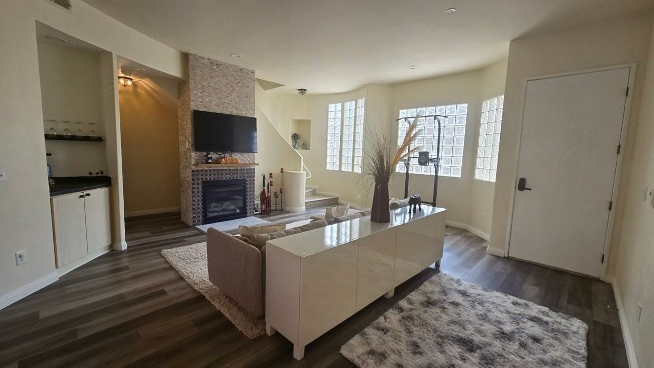 4057 W 147th St #102 - Photo 4 of 23