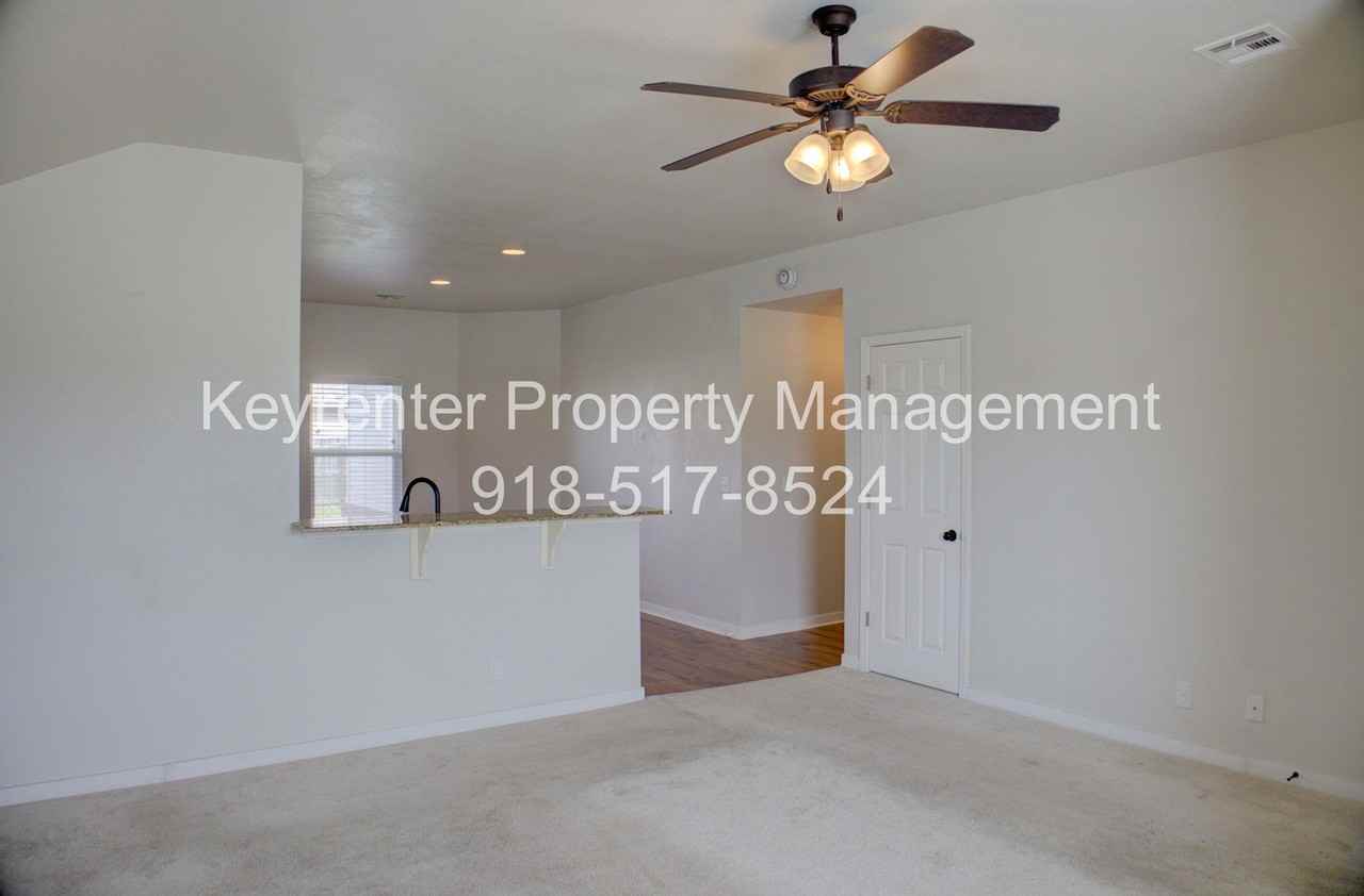 5839 E 148th Pl S - Photo 4 of 34