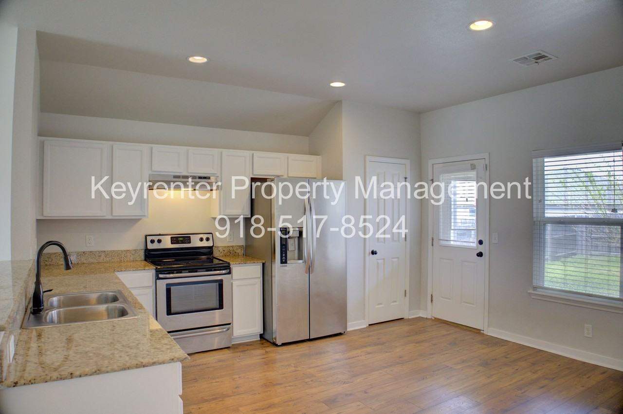 5839 E 148th Pl S - Photo 7 of 34